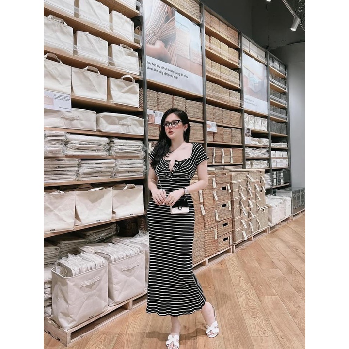 Đầm Body Cổ Vuông Dáng Xòe Sọc Ngang Nút