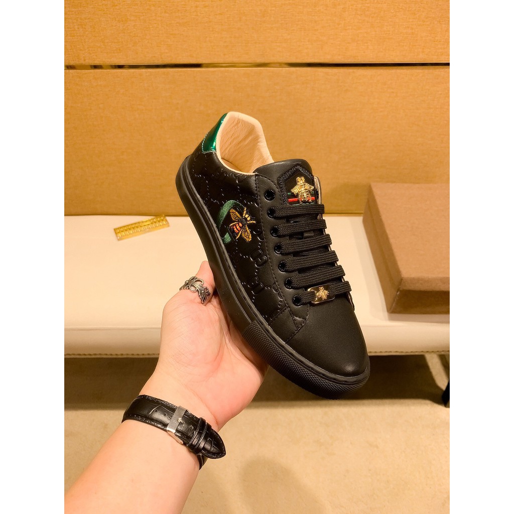 Giày sneakers nam da thật GUCCI GG GC thiết kế cổ điển, ấn tượng với mặt da in nổi logo và  họa tiết kinh điển