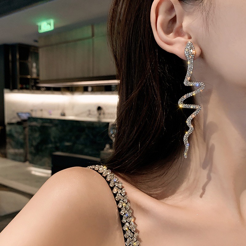 Bông Tai Hàn Quốc Dáng Dài Hình Rắn Đính Đá Siêu Sang Mainia Shop