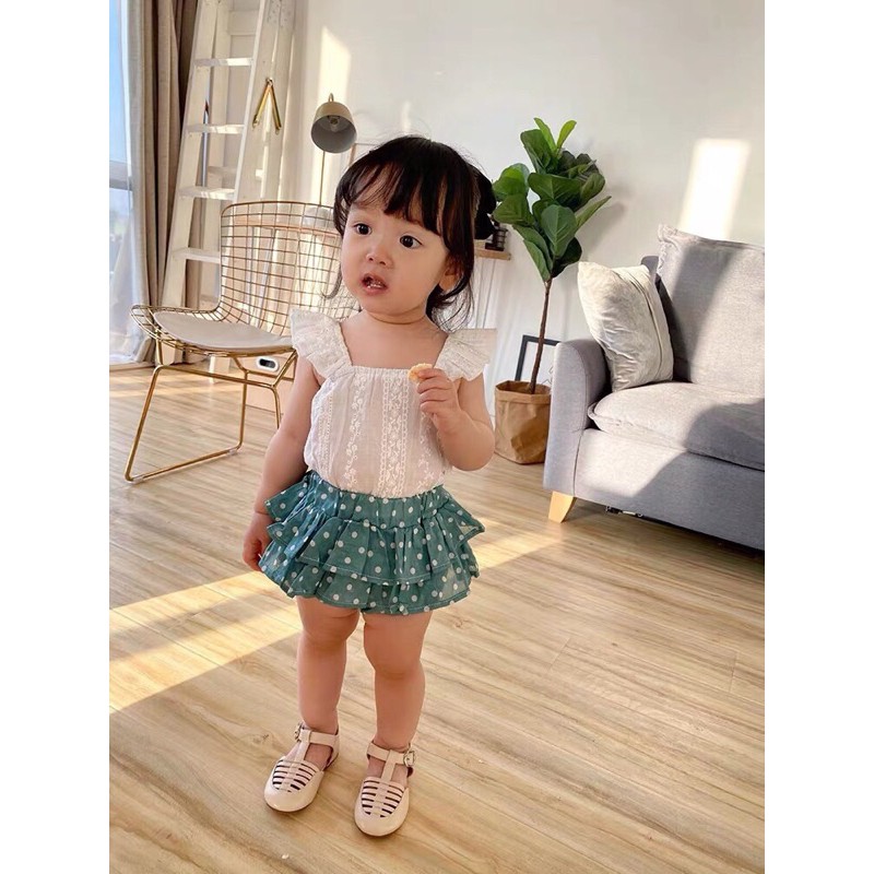 Sét áo ren kèm quần váy chấm bi cho bé