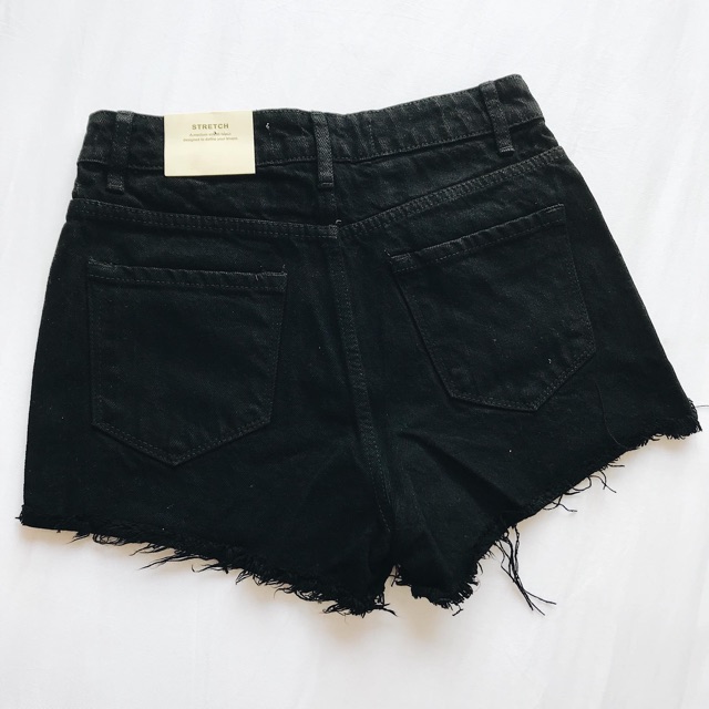 Short đen trơn lưng siêu cao
