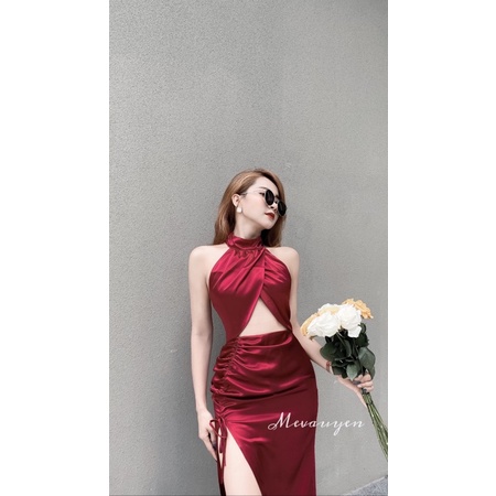 Set lụa cổ yếm cùng chân váy rút xẻ cao