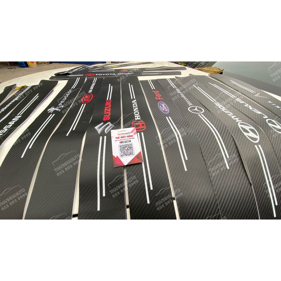 Dán chống xước carbon bậc cửa xe Hơi