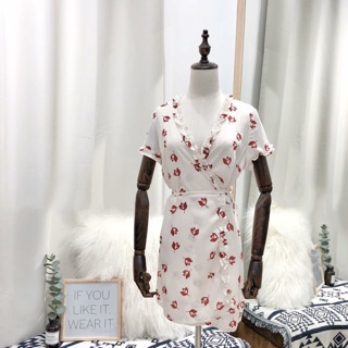 Đầm vạt chéo Thái