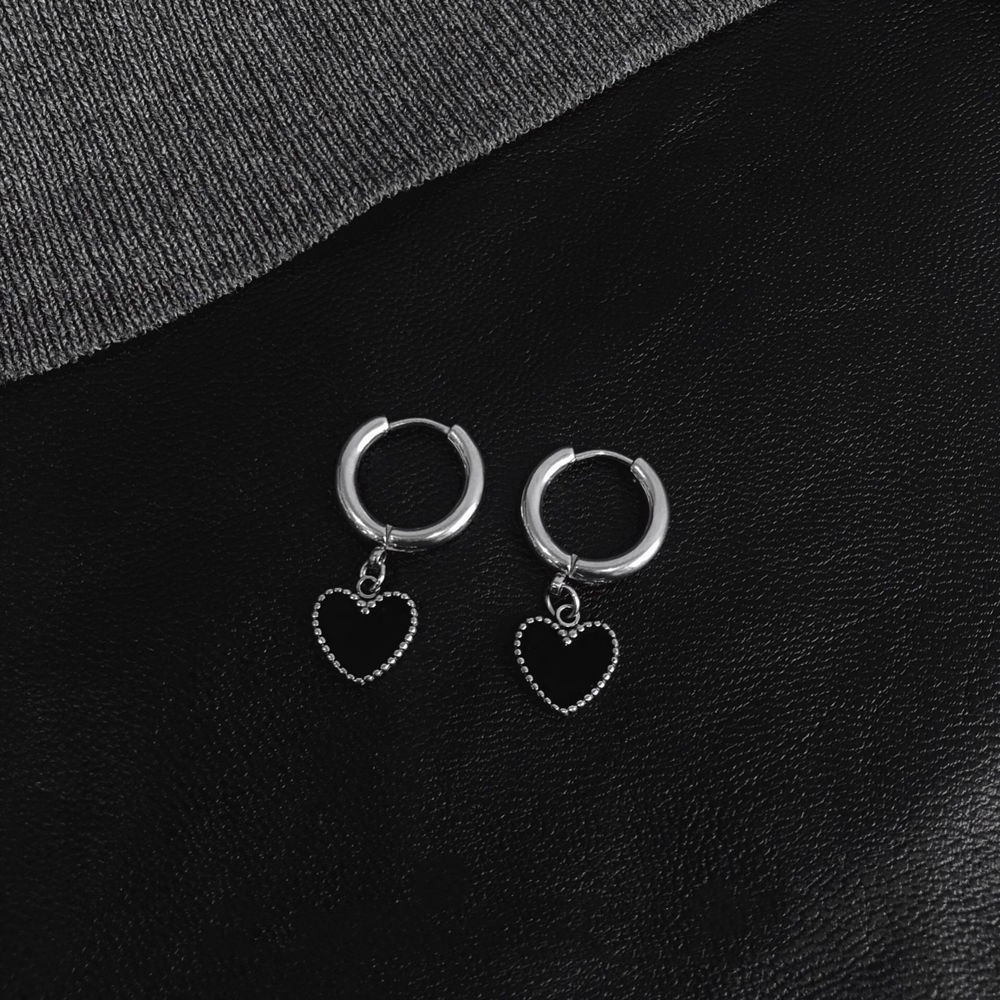 Khuyên Tai Tròn Màu Đen Mặt Hình Trái Tim Bằng Thép Titan Phong Cách Nhật Hàn Thời Trang Cá Tính Dành Cho Bạn Nữ