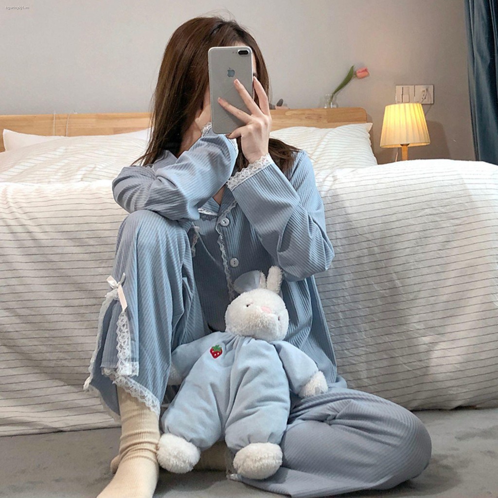 Bộ đồ ngủ tay dài phối ren đơn giản phong cách mới cho nữ