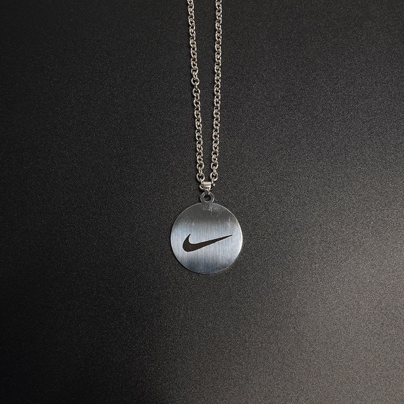 Vòng cổ mặt chữ cái logo nike cá tính