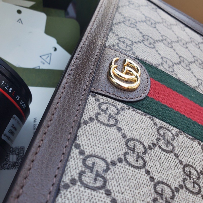 Clutch cầm tay nam của Gucci GC họa tiết in logo cổ điển tiện lợi mang theo