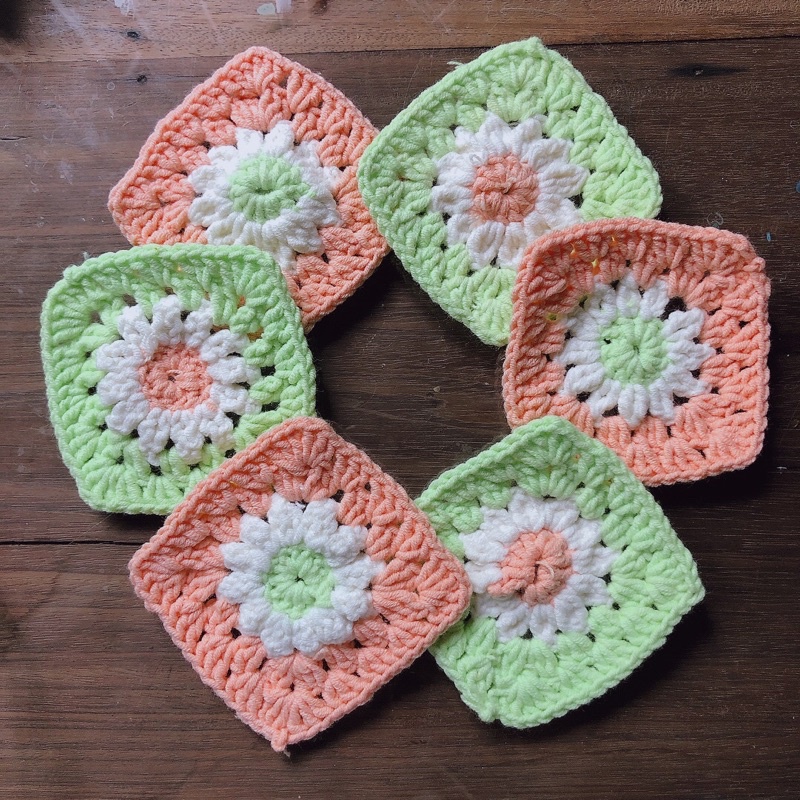 Miếng lót ly tách bằng len handmade tông ngọt