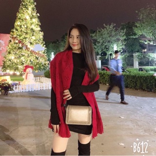 Khăn Lv len đỏ tươi