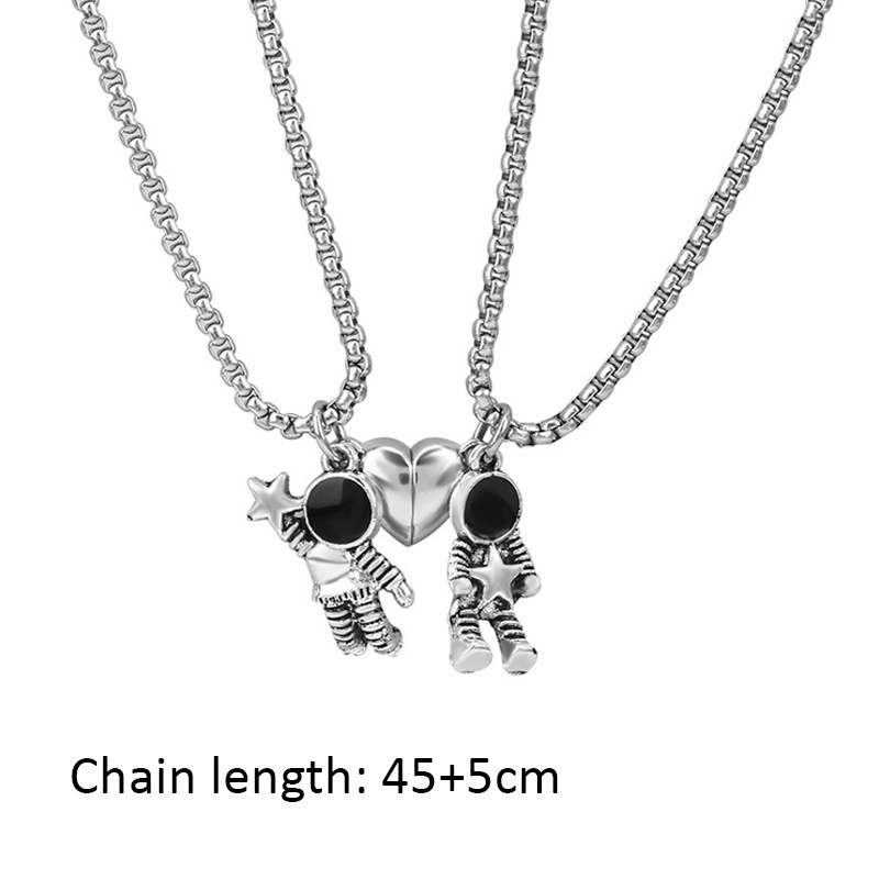 Set 2 Vòng cổ Nam Châm Mặt Hình Phi Hành Gia Vũ Trụ Độc Đáo