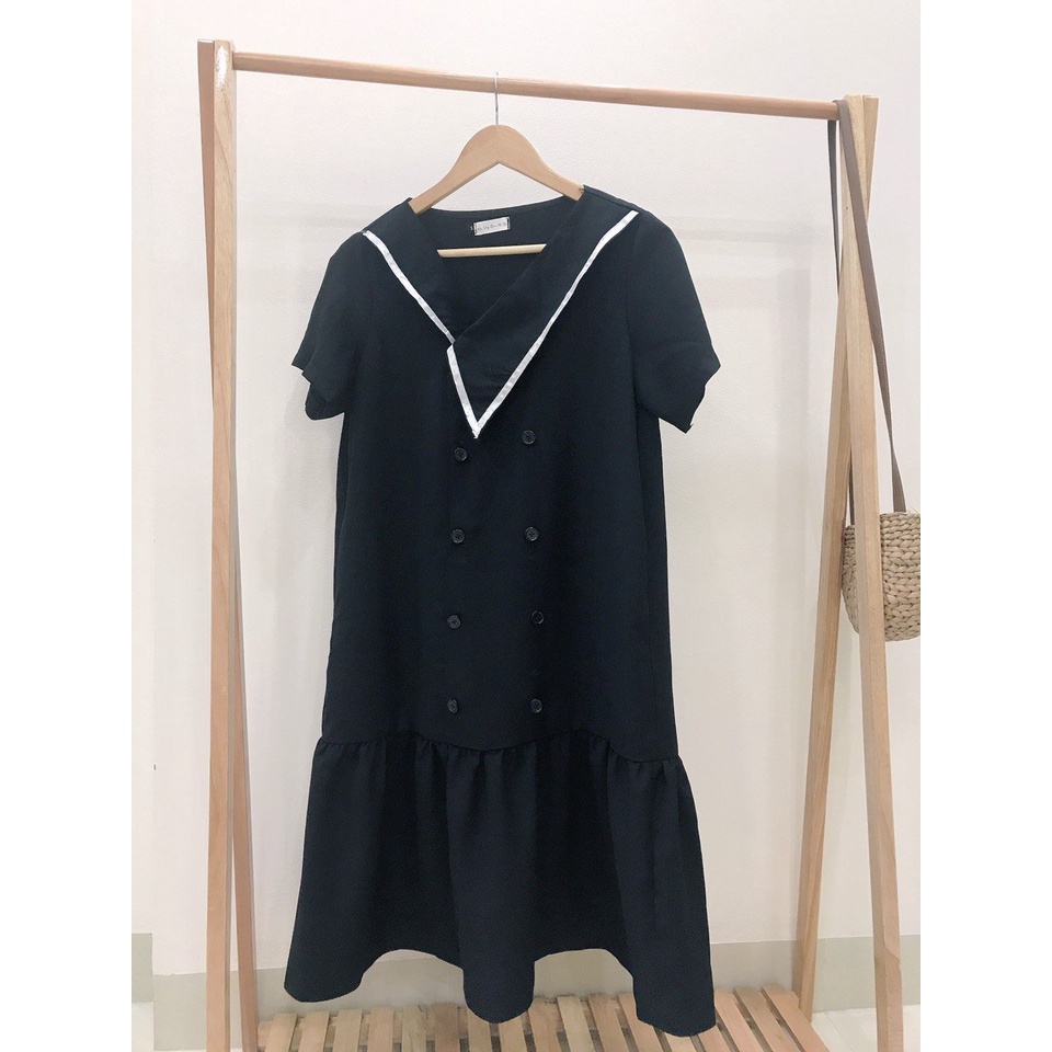 Váy bầu bigsize - Đầm bầu thiết kế GuMe màu ĐEN 2 HÀNG CÚC ĐUÔI CỔ VIỀN TRẮNG chất vải sạn lụa size từ 40-100kg MB239