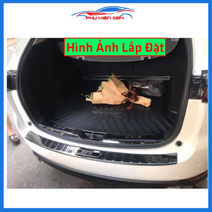 Ốp chống trầy cốp Mazda CX5 thép không gỉ vân titan bảo vệ xe chống va đập