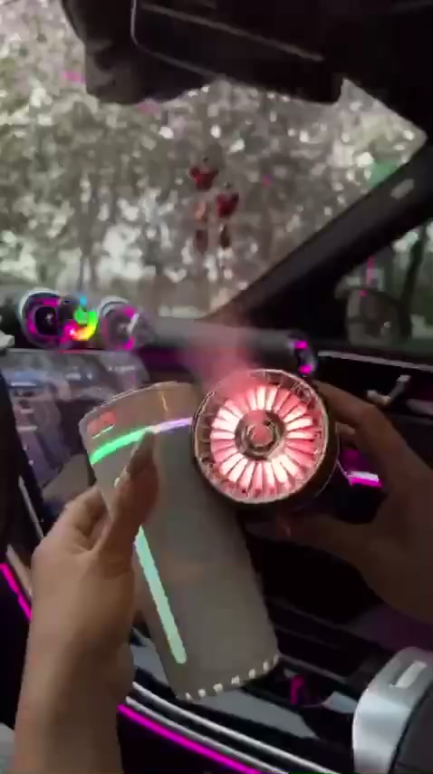 Máy khuếch tán tinh dầu xe hơi (Sạc Pin)