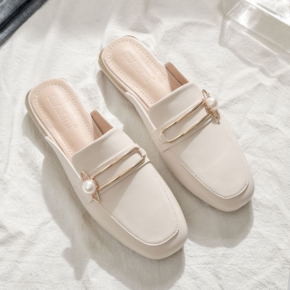 Giày sục nữ da trơn đế cao 3cm đính hạt bên cạnh