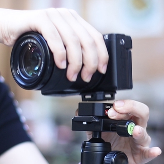 Compact travel camera mount