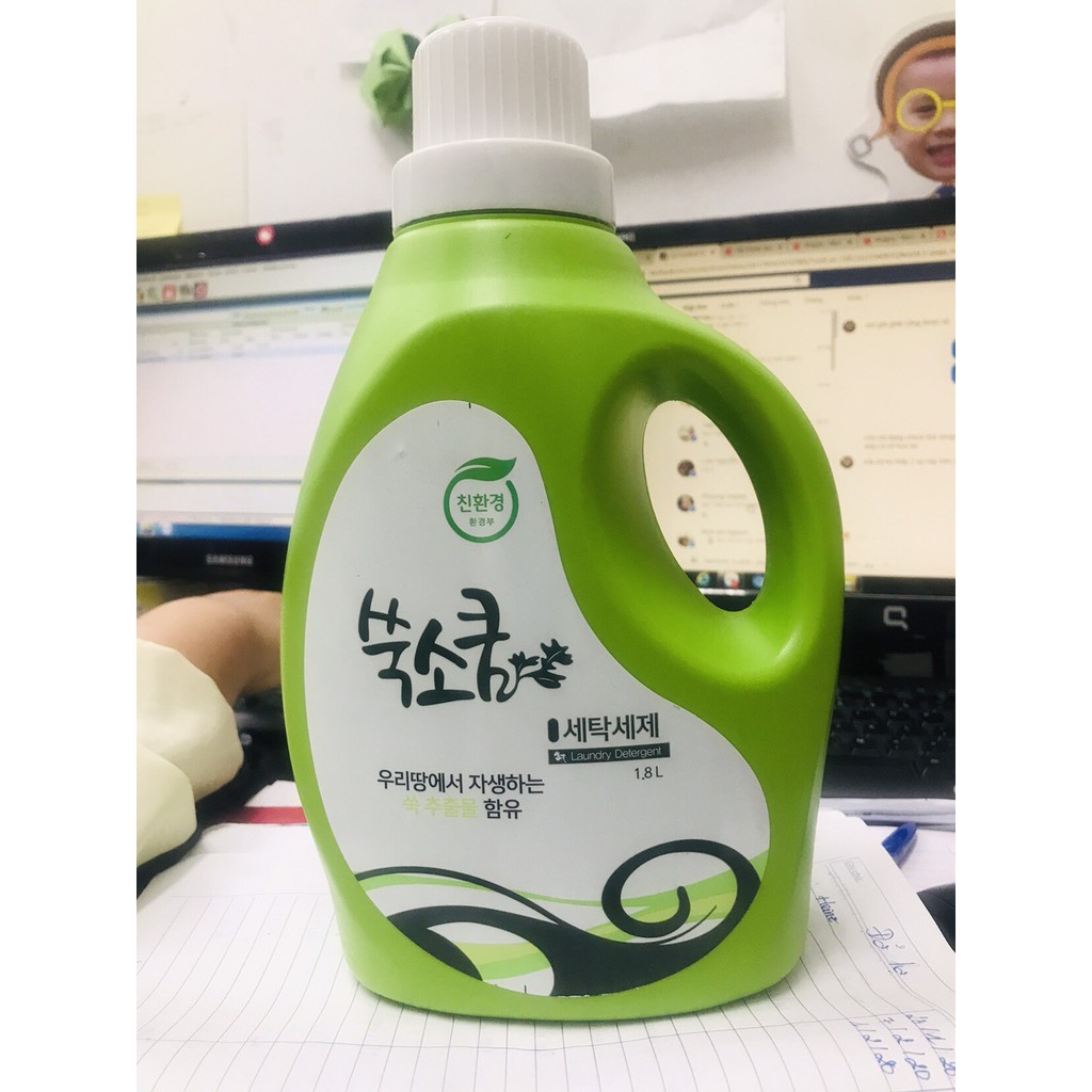 Nước giặt tinh chất ngải cứu Ssooksoqoom chai 1.8lít date 11.2022