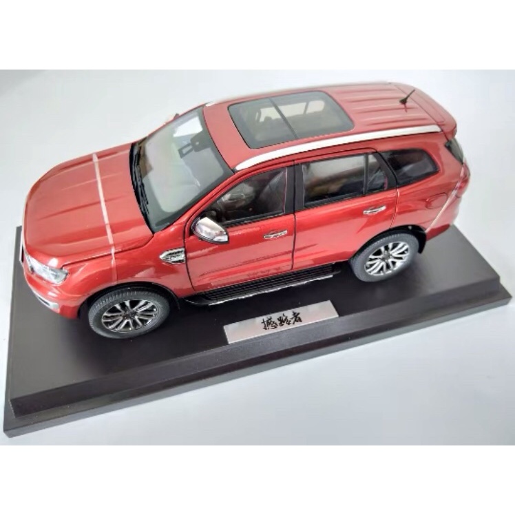 Mô hình xe Ford Everest tỉ lệ 1/18
