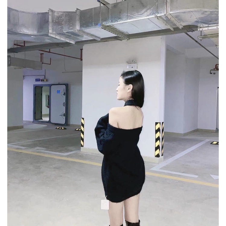 Áo len lông trễ vai đen -  trắng choker