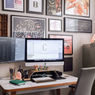 Kệ Imac gỗ uốn cong Mipu Imac Stand, Laminate Màu gỗ đậm.