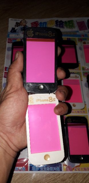 Một cái bảng xóa mini bằng nhựa kích thước 4x8 cm