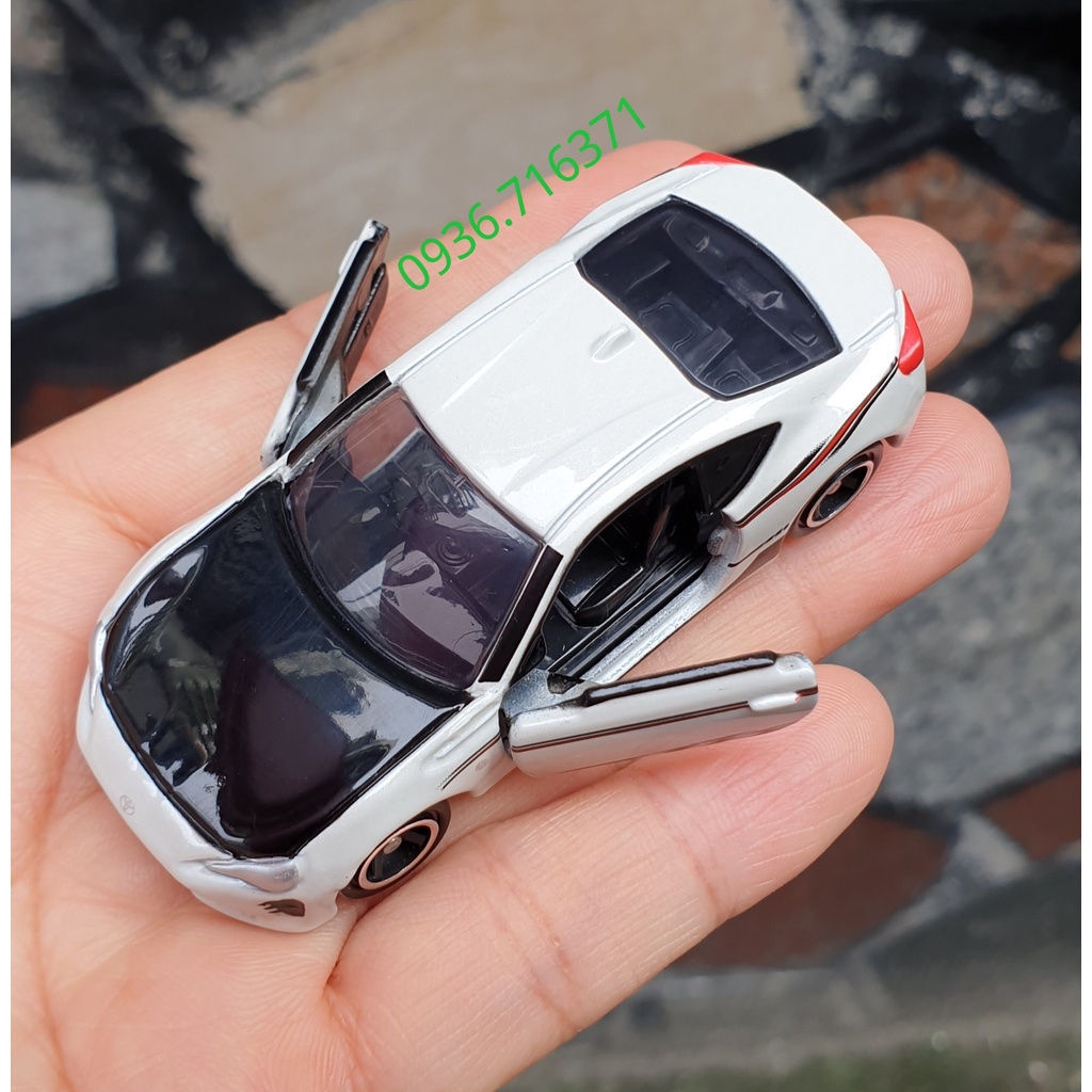 Mô hình siêu xe Toyota màu trắng đen bản Toysrus mở được cửa tomica Nhật Bản