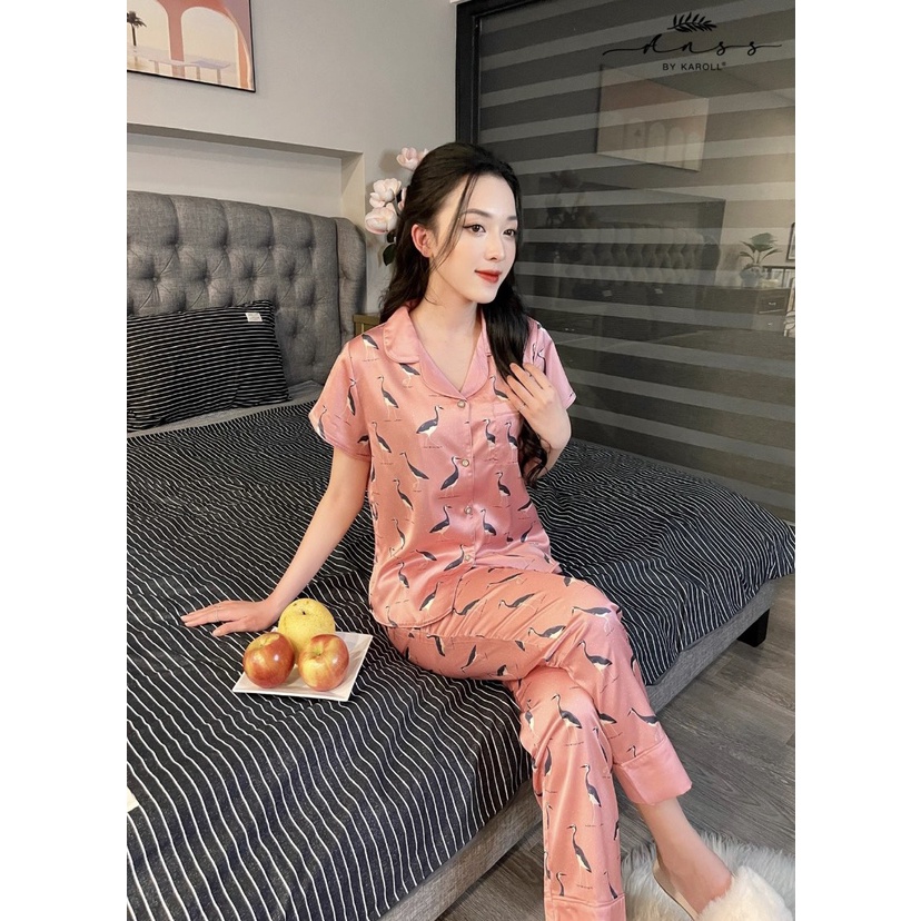 Bộ lụa hoạ tiết hạc quần dài tay cộc cổ pizama ANSS.22.001