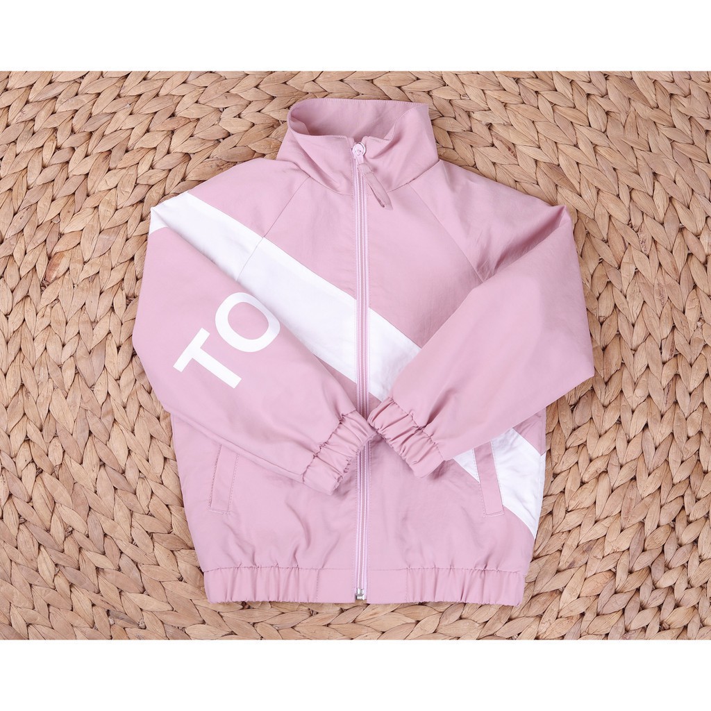 Áo gió thu đông hai lớp thể thao phối màu cổ cao, bo gấu bé gái size 2-12T, cho bạn từ 11-35kg. Chất gió đẹp, dày dặn