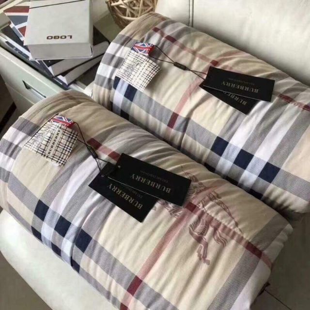 Chăn kẻ hè burberry siêu nhè siêu mềm.