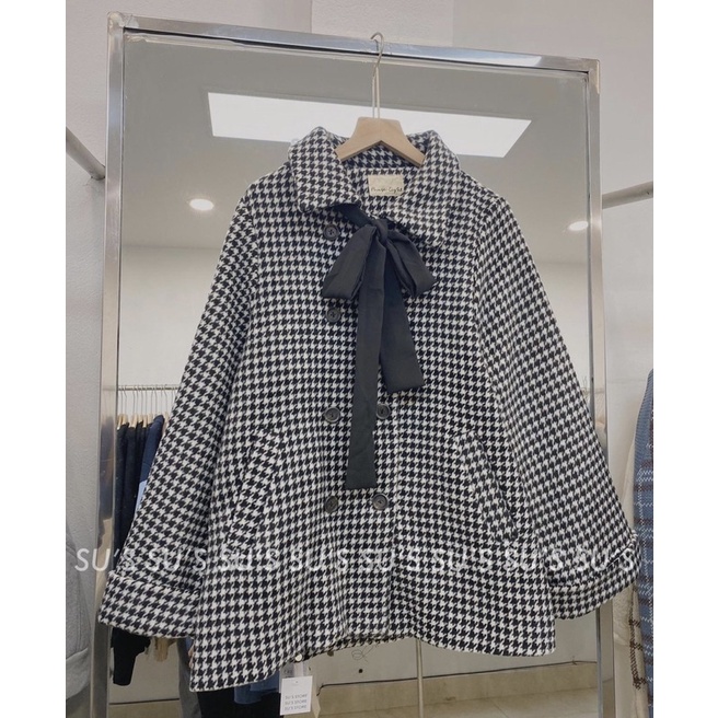 Áo dạ nơ đen hoạ tiết răng sói - Áo khoác dạ form vừa | BigBuy360 - bigbuy360.vn