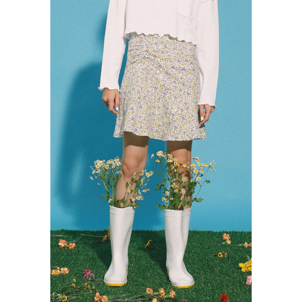 Chân váy hoa nữ rút dây thời trang GAGO gathered side floral mini skirt xanh rêu GO3365 | BigBuy360 - bigbuy360.vn