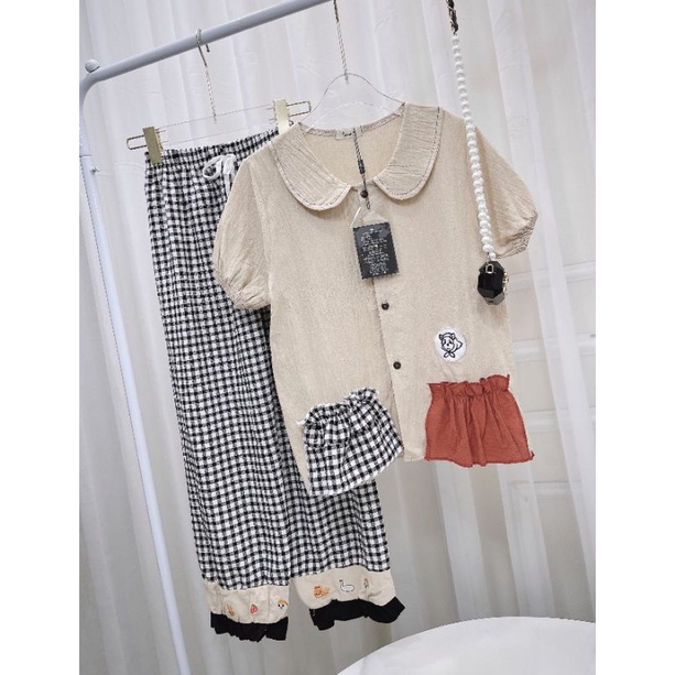Set bộ nữ xinh xắn.Bộ tiểu thư đẹp.Áo đũi phối túi, quần kẻ suông dễ thương.Set đồ nữ đẹp.