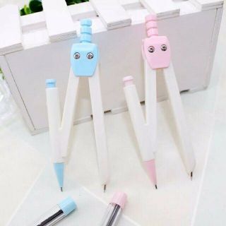 1 hộp Compa