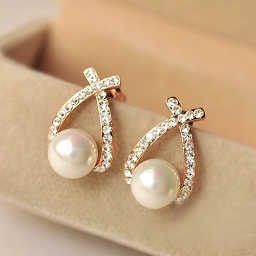 Bông tai trang đính ngọc trai tạo hình độc đáo cho nữ