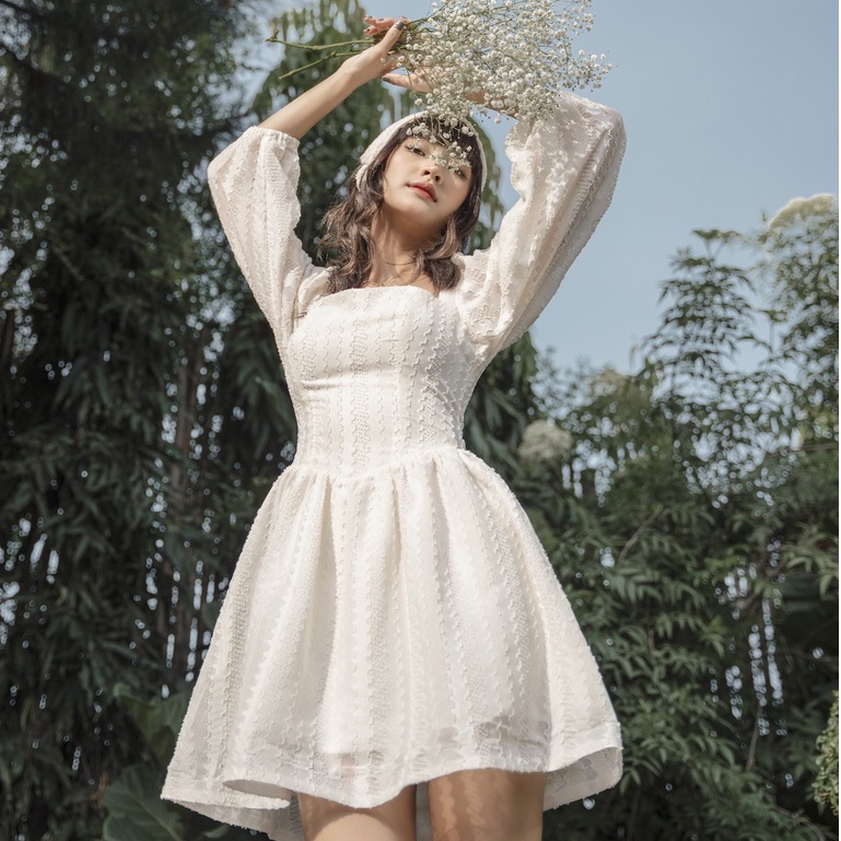 Đầm kem thêu hoạ tiết Chloe Dress