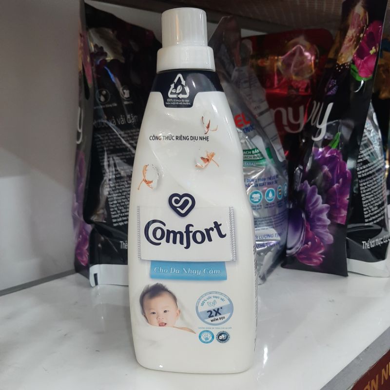 Nước xả vải Comfort cho da nhạy cảm hương phấn chai 800ml