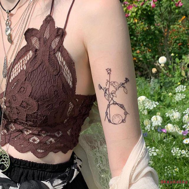 Áo Hai Dây Cổ Chữ V Hở Rốn Màu Trơn Phối Ren Gợi Cảm Thời Trang Cho Nữ