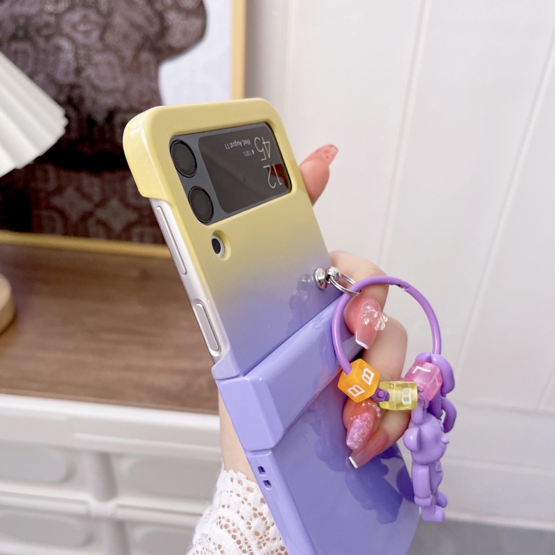 Ốp Điện Thoại Nắp Gập Chống Va Đập Màu Gradient Bóng Có Mặt Dây Hình Gấu Đá Cho Samsung Galaxy Z Flip 3 4