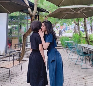 Đầm thắt nơ xẻ lưng sau