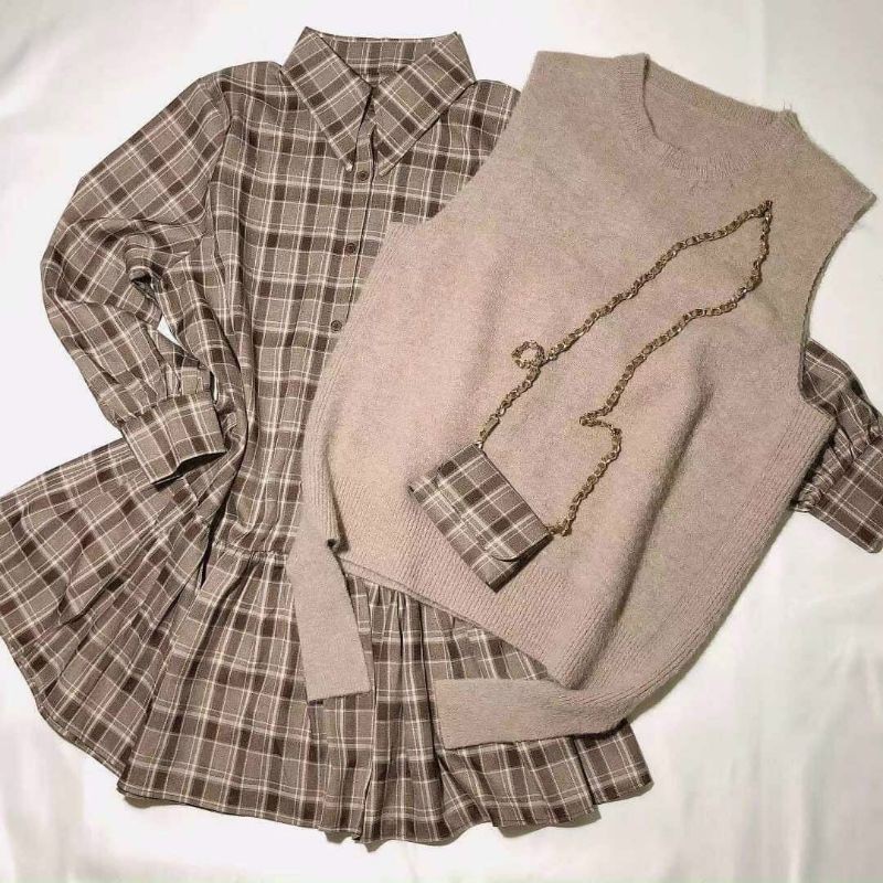 Set váy kẻ kèm gile len