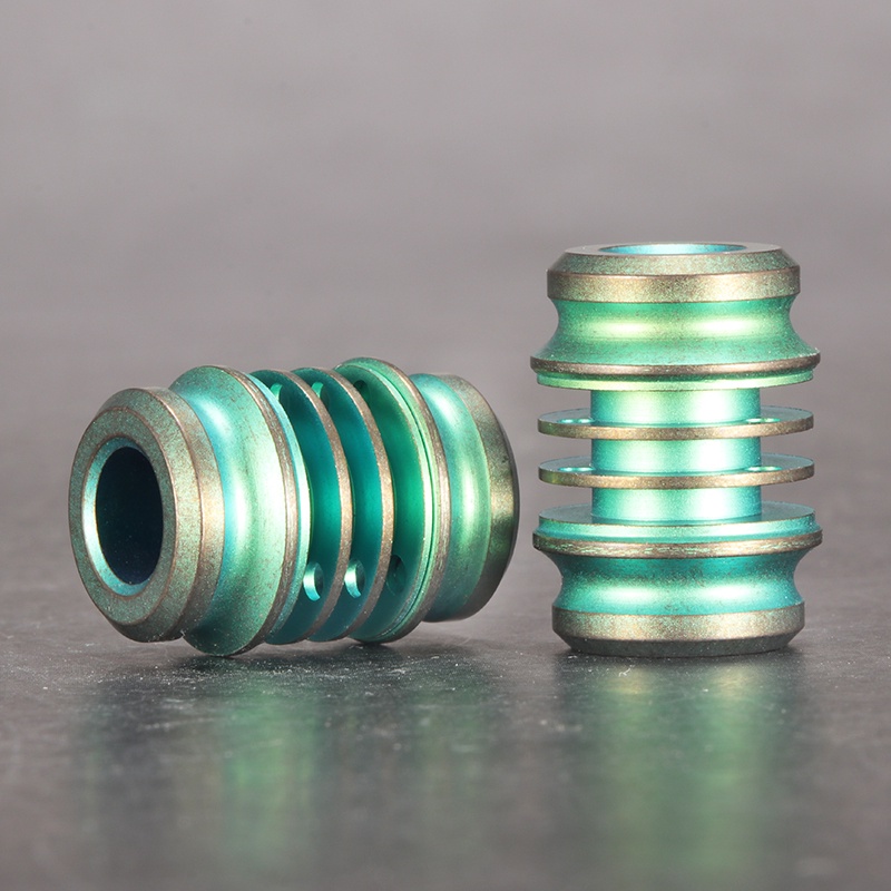 Mặt Dây Chuyền Hình Ống Gas Tritium Phát Sáng Trong Bóng Tối 15 Năm Bằng Hợp Kim Titan CNEDC