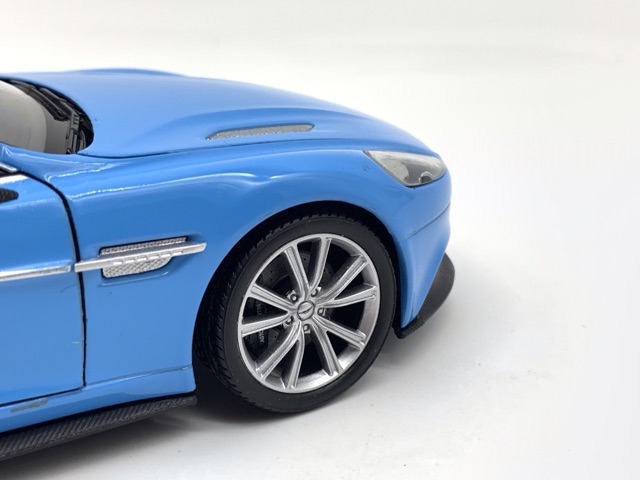 Xe Mô Hình Aston Martin Vanquish 1:24 Welly ( Xanh Dương )