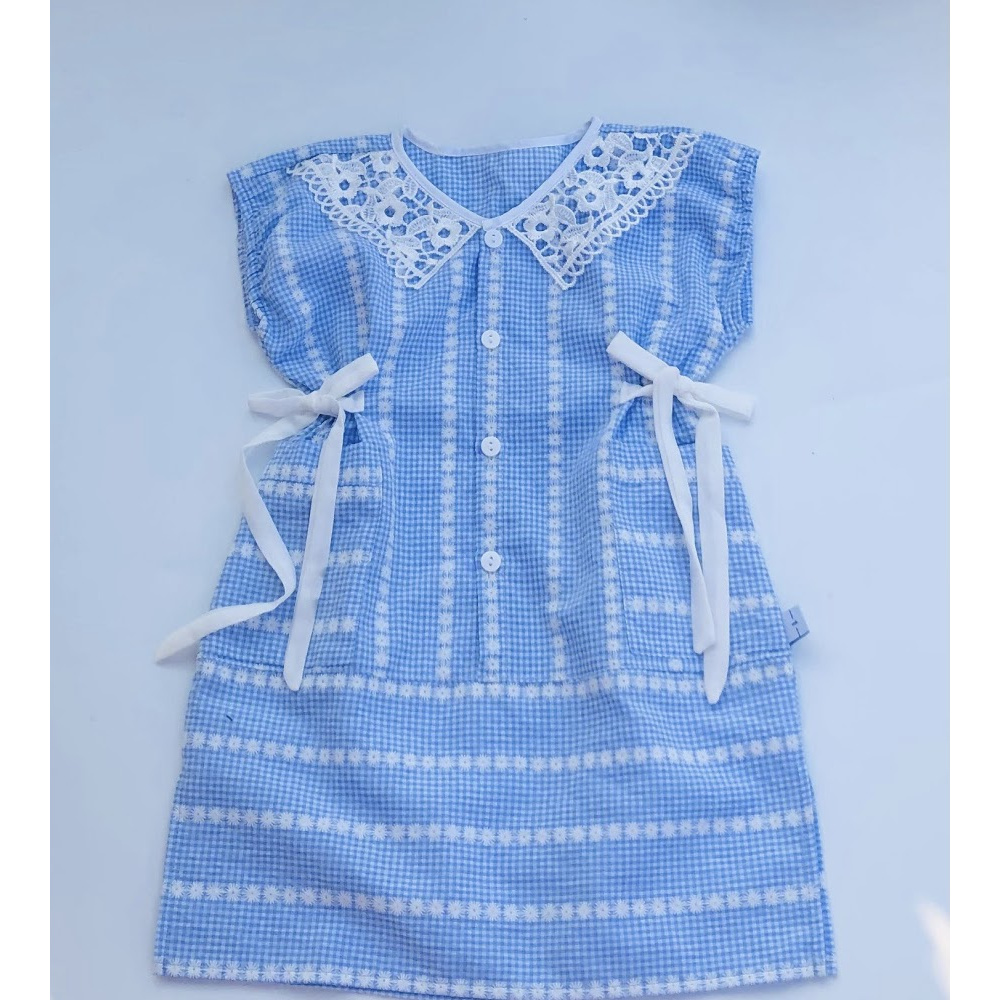 Đầm bé gái họa tiết Caro nhí xanh dương cổ ren cotton - AICDBGRJ3ROB - AIN Closet