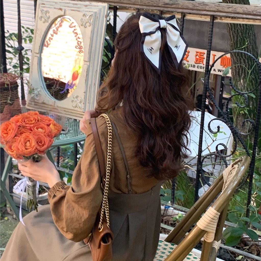 Set chân váy và áo tay dài phong cách retro thời trang cho nữ | BigBuy360 - bigbuy360.vn