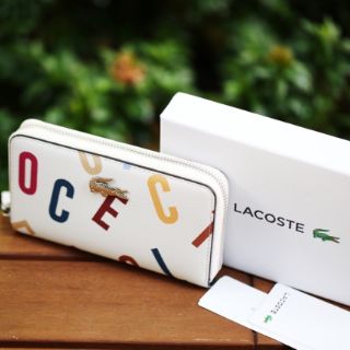 Ví Lacoste
