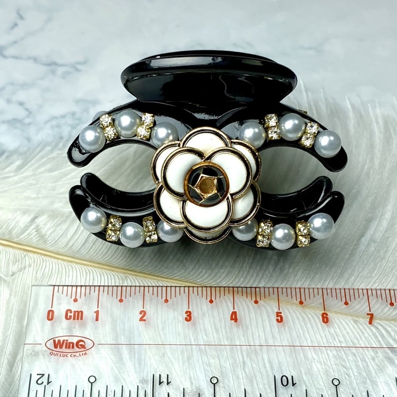 Kẹp tóc CHANEL hoa to đính hạt