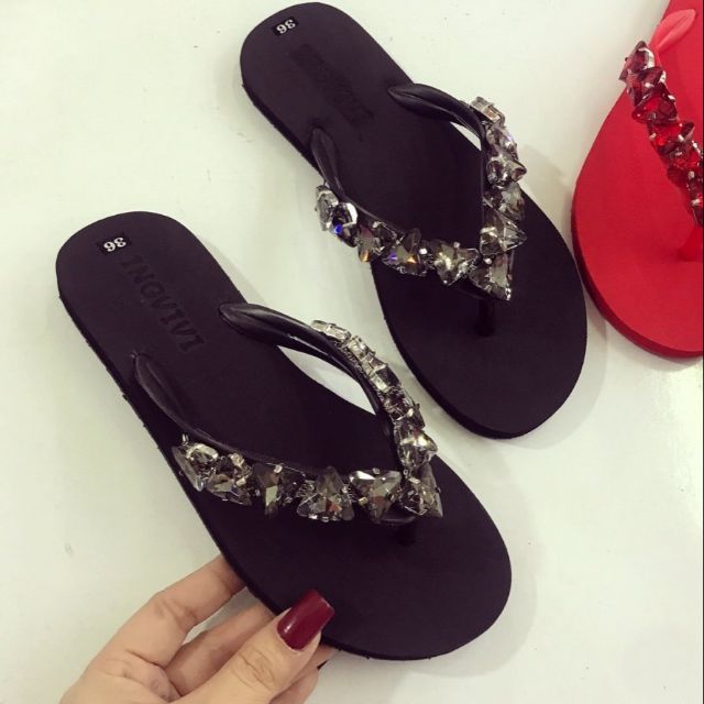 Dép kẹp đá sang chảnh