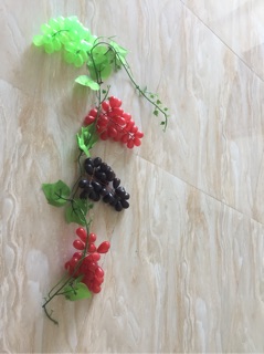 Dây quả nho gồm 4 chùm trang trí - Hoa quả giả