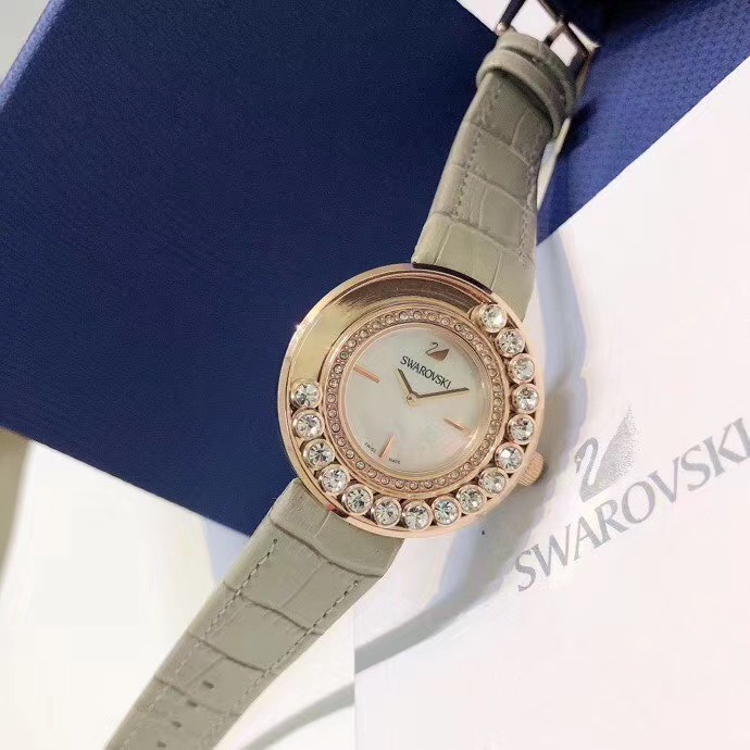 Đồng Hồ Nữ SWAROVSKI quai da lộ đá viền