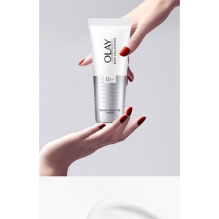 Kem dưỡng ẩm dưỡng trắng da tay olay b3